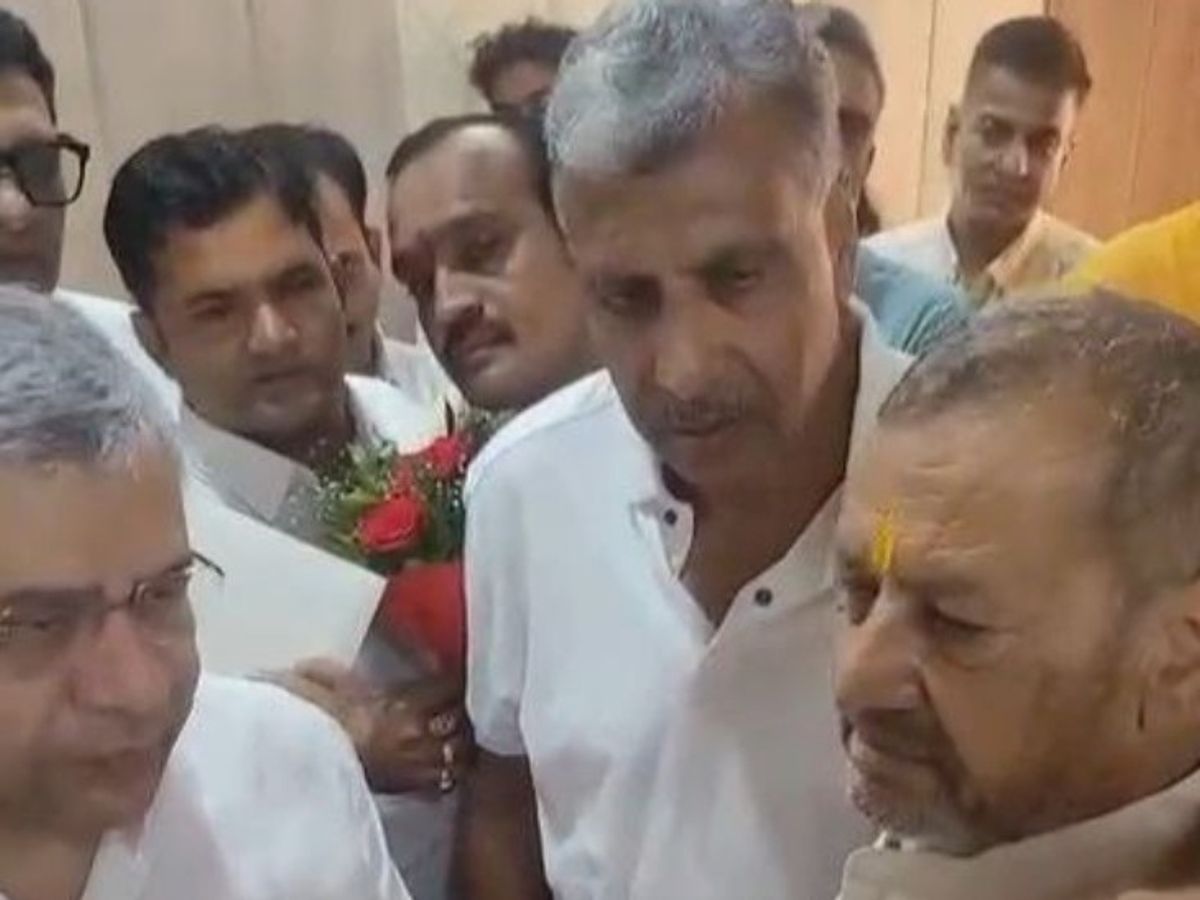 श्रीसंघ सभा ने की पालिताणा के लिए ट्रेन की मांग:बोले- यहां जैन समाज के प्रमुख तीर्थ; ज्ञापन भी सौंपा श्रीसंघ सभा ने की पालिताणा के लिए ट्रेन की मांग:बोले- यहां जैन समाज के प्रमुख तीर्थ; ज्ञापन भी सौंपा