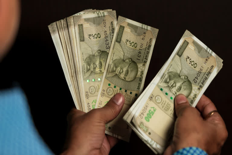 बढ़ गया 3% महंगाई भत्ता, दुर्गापूजा से पहले इस राज्य के सरकारी कर्मचारियों की बल्ले-बल्ले बढ़ गया 3% महंगाई भत्ता, दुर्गापूजा से पहले इस राज्य के सरकारी कर्मचारियों की बल्ले-बल्ले