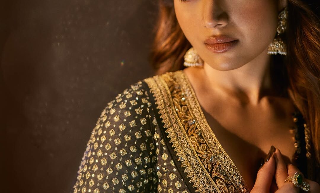 पूजा, खाना-पीना और ताश पार्टी… रश्मिका मंदाना से शुभांगी अत्रे तक, ये सितारे परिवार संग ऐसे मना रहे दिवाली