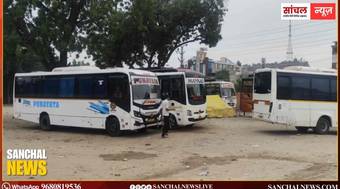 प्रदेश में 8 हजार स्लीपर बसें थमीं,ऑनलाइन बुकिंग कैंसिल की, ट्रेनों में भीड़ बढ़ी; नवंबर से सभी प्राइवेट बसें रहेंगी ऑफ रोड