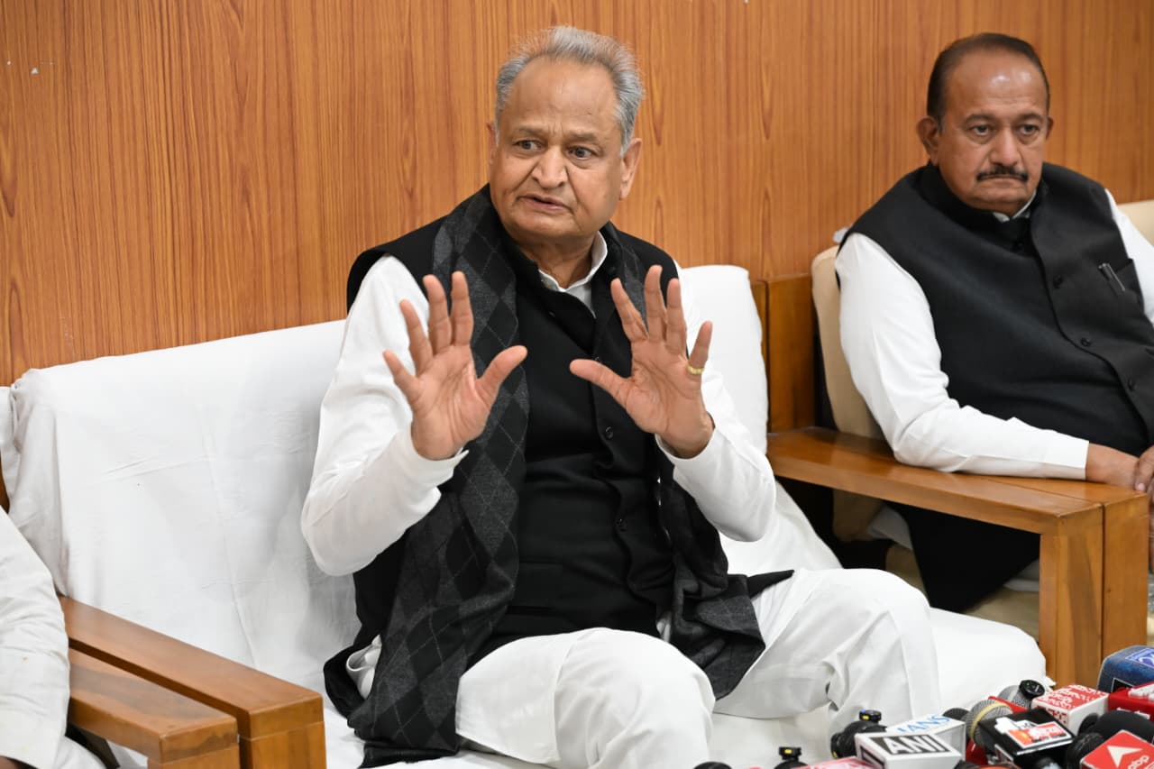 ‘संचार साथी ऐप से हर नागरिक की जासूसी कर रही भाजपा सरकार’, – पूर्व मुख्यमंत्री अशोक गहलोत ‘संचार साथी ऐप से हर नागरिक की जासूसी कर रही भाजपा सरकार’, – पूर्व मुख्यमंत्री अशोक गहलोत