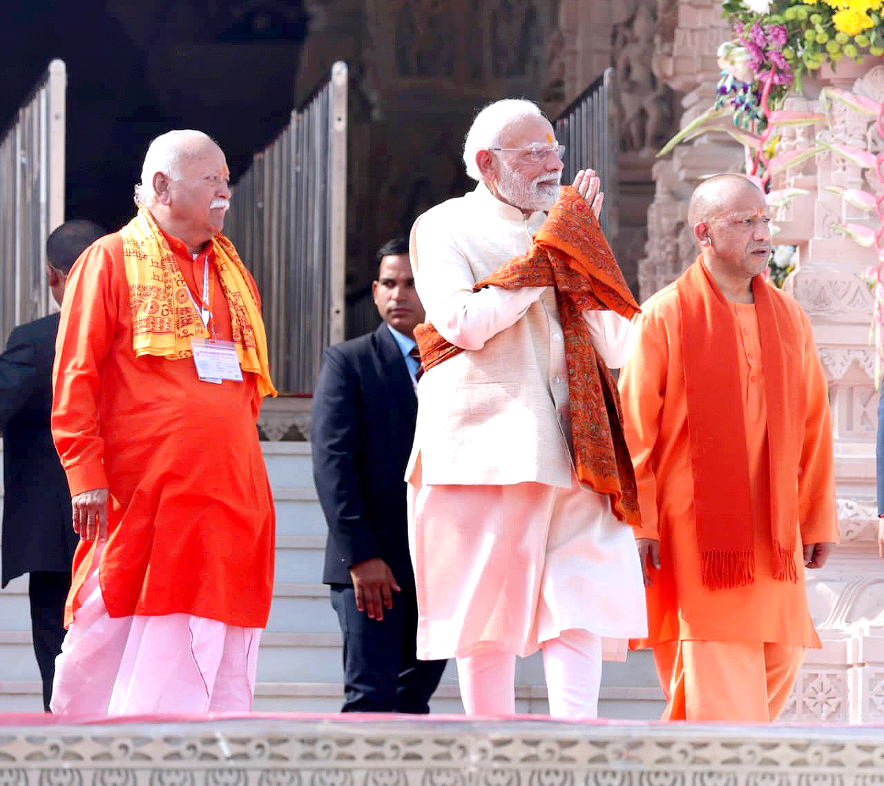 “केसरिया ध्वज धर्म का प्रतीक” राम मंदिर के ध्वजारोहण समारोह में बोले सीएम योगी आदित्यनाथ “केसरिया ध्वज धर्म का प्रतीक” राम मंदिर के ध्वजारोहण समारोह में बोले सीएम योगी आदित्यनाथ