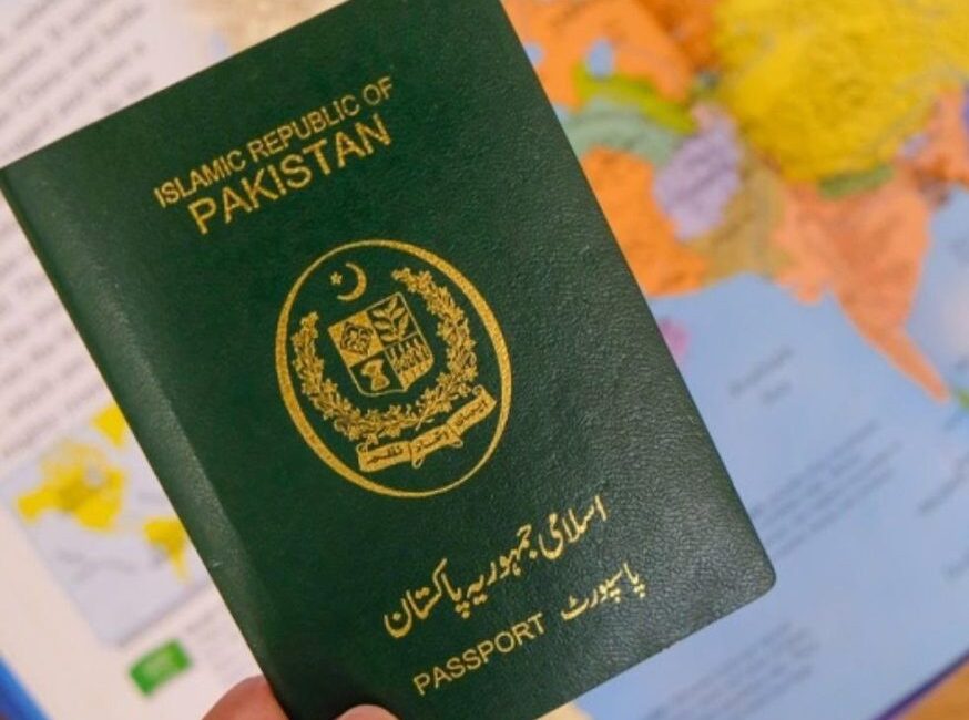 UAE Visa Ban; पाकिस्तानी लोगों को वीजा देने से UAE का इनकार, ‘अपराध में शामिल होने के डर से वीजा रोका गया’ UAE Visa Ban; पाकिस्तानी लोगों को वीजा देने से UAE का इनकार, ‘अपराध में शामिल होने के डर से वीजा रोका गया’