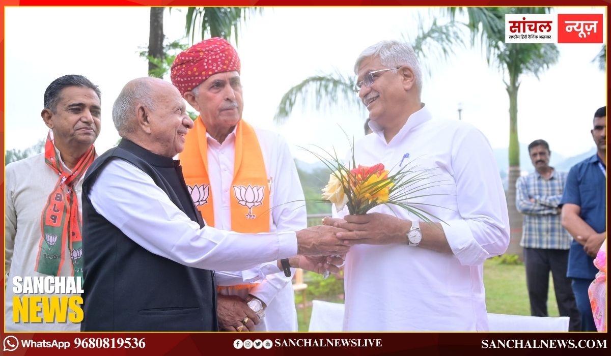 केंद्रीय मंत्री गजेंद्र सिंह शेखावत पहुंचे माउंट आबू; स्थानीय मुद्दों के समाधान पर हुई चर्चा, पार्किंग व टूरिस्ट पॉइंट्स पर जोर केंद्रीय मंत्री गजेंद्र सिंह शेखावत पहुंचे माउंट आबू; स्थानीय मुद्दों के समाधान पर हुई चर्चा, पार्किंग व टूरिस्ट पॉइंट्स पर जोर