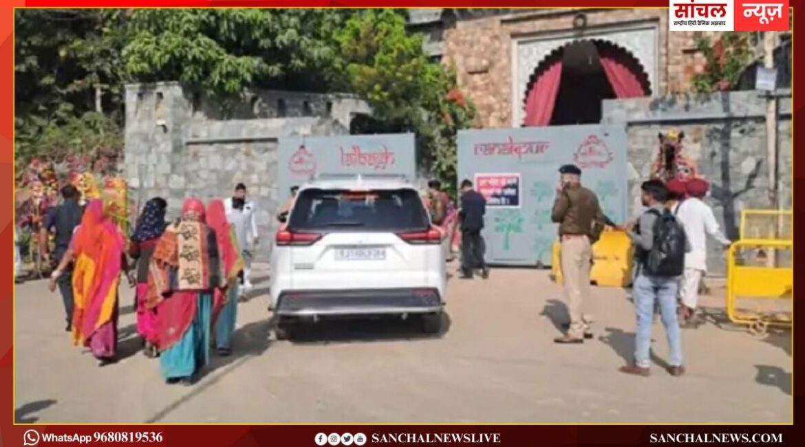 राज्यपाल माथुर की पोती की शादी में पहुंचे अमित शाह – योगी आदित्यनाथ, देशभर से कई दिग्गज नेता और VVIP मेहमानों का आगमन जारी राज्यपाल माथुर की पोती की शादी में पहुंचे अमित शाह – योगी आदित्यनाथ, देशभर से कई दिग्गज नेता और VVIP मेहमानों का आगमन जारी