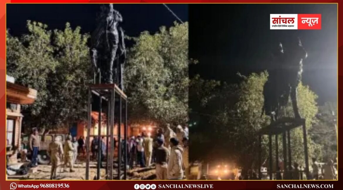 नागौर के गांव में भारी तनाव, महाराजा सूरजमल की मूर्ति लगाने पर विवाद, मौके पर भारी पुलिस जाब्ता तैनात नागौर के गांव में भारी तनाव, महाराजा सूरजमल की मूर्ति लगाने पर विवाद, मौके पर भारी पुलिस जाब्ता तैनात