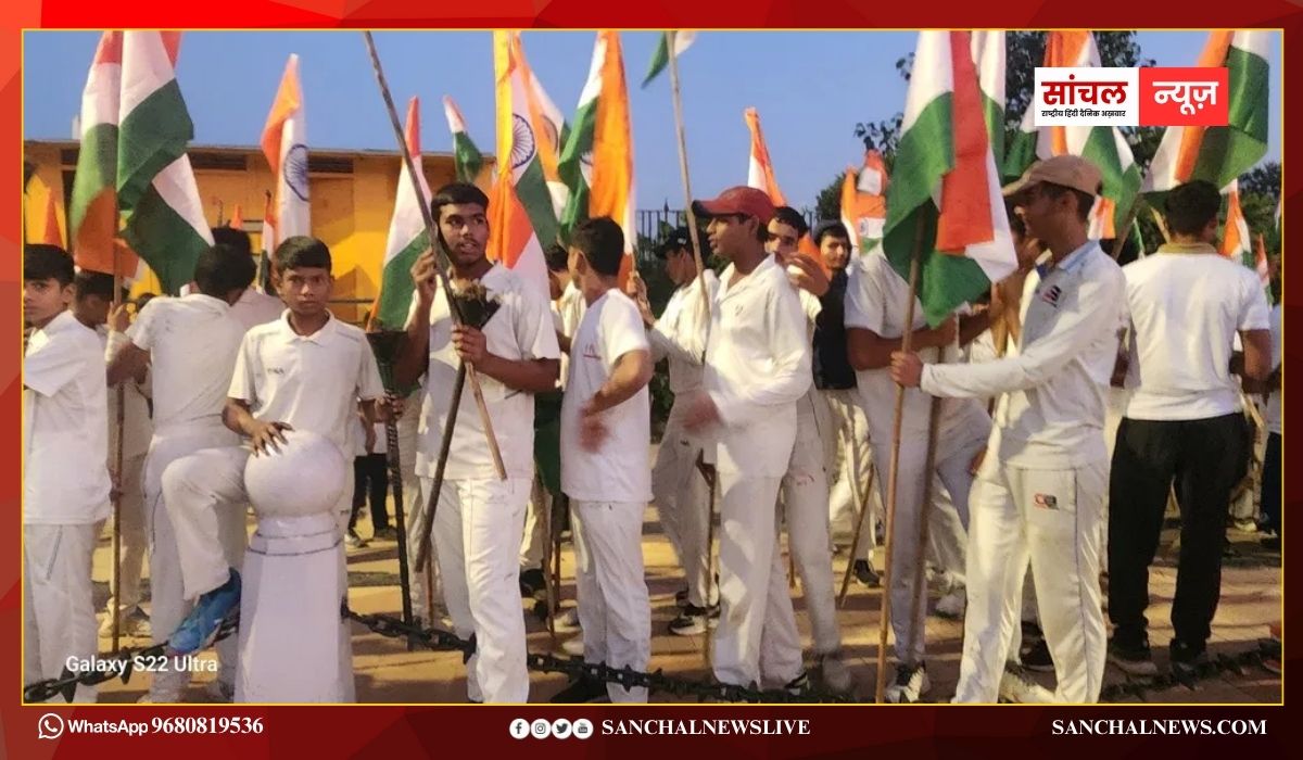 जूते पहन अमर जवान ज्योति पर चढ़े राष्ट्रवाद का दावा करने वाली पार्टी के नेता; मीडिया प्रतिनिधियों को धमकाने की भी कोशिश जूते पहन अमर जवान ज्योति पर चढ़े राष्ट्रवाद का दावा करने वाली पार्टी के नेता; मीडिया प्रतिनिधियों को धमकाने की भी कोशिश