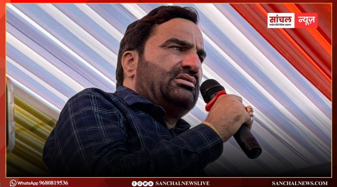नरेश मीणा की रैली में बेनीवाल ने बीजेपी और कांग्रेस पर जमकर निशाना साधा; भजनलाल को सीएम बनाने में हमारा रोल नरेश मीणा की रैली में बेनीवाल ने बीजेपी और कांग्रेस पर जमकर निशाना साधा; भजनलाल को सीएम बनाने में हमारा रोल