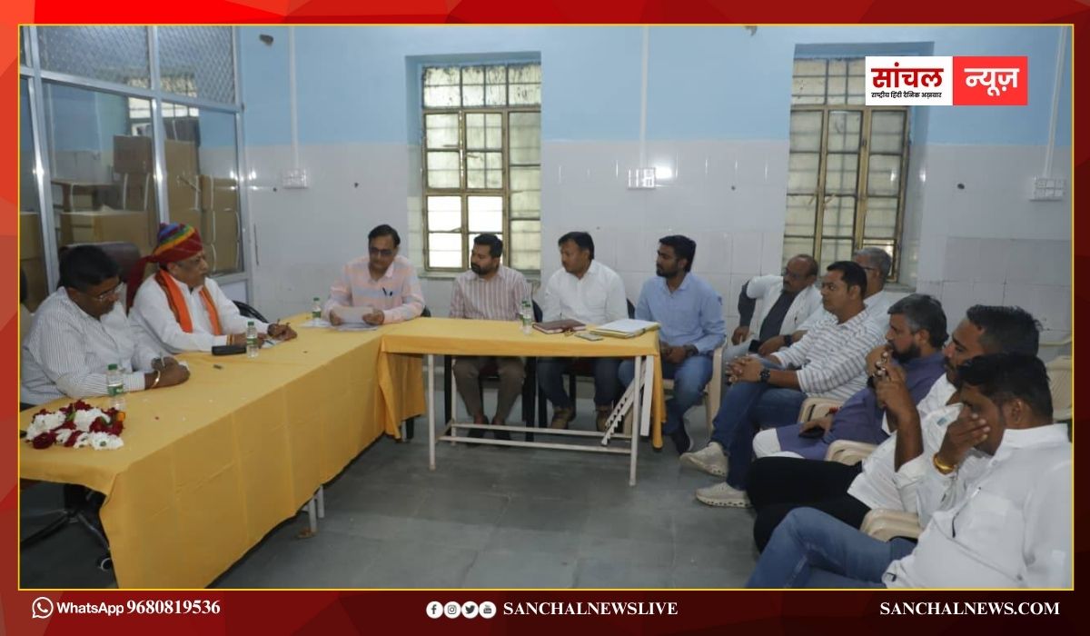 राजस्थान मेडिकेयर रिलीफ सोसायटी (RMRS) की बैठक; चिकित्सालय में भौतिक सुविधाएं मुहैया करने का निर्णय, कैबिनेट मंत्री जोराराम कुमावत ने नई एंबलेंस देने की घोषणा राजस्थान मेडिकेयर रिलीफ सोसायटी (RMRS) की बैठक; चिकित्सालय में भौतिक सुविधाएं मुहैया करने का निर्णय, कैबिनेट मंत्री जोराराम कुमावत ने नई एंबलेंस देने की घोषणा
