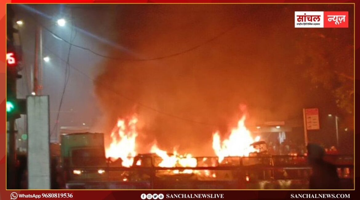 लाल किले के पास कार में धमाके से 8 की मौत, बढ़ सकता है आंकड़ा, 24 घायल, मुंबई, यूपी-उत्तराखंड में हाई अलर्ट लाल किले के पास कार में धमाके से 8 की मौत, बढ़ सकता है आंकड़ा, 24 घायल, मुंबई, यूपी-उत्तराखंड में हाई अलर्ट