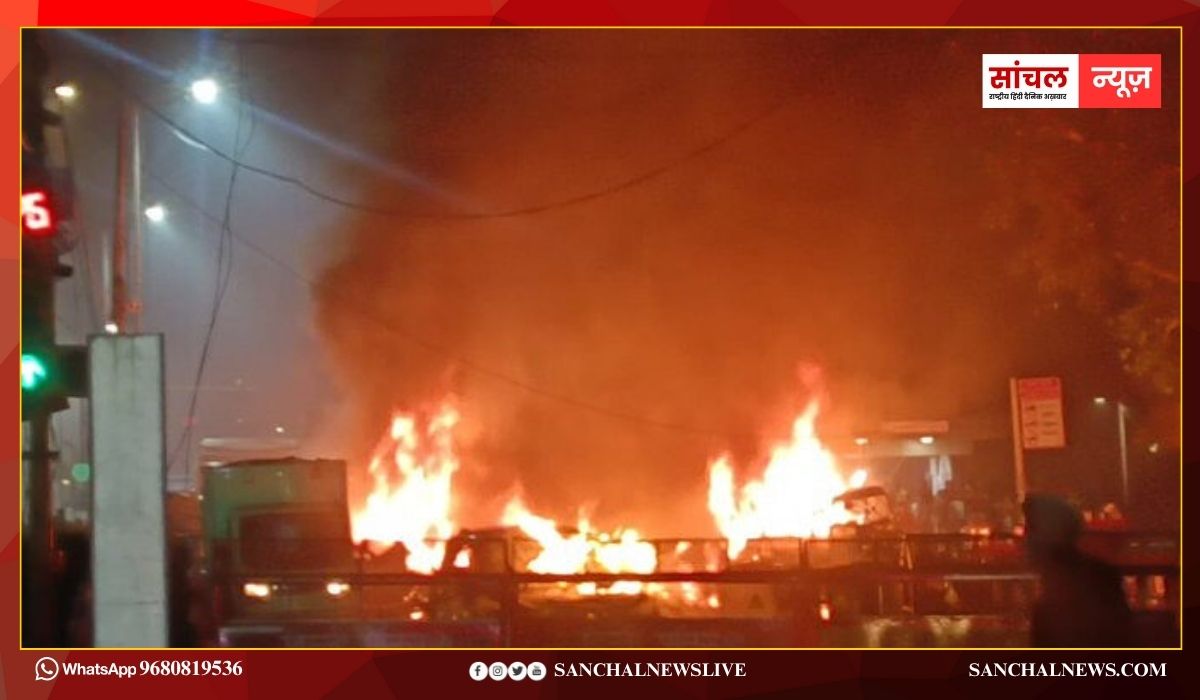 लाल किले के पास कार में धमाके से 8 की मौत, बढ़ सकता है आंकड़ा, 24 घायल, मुंबई, यूपी-उत्तराखंड में हाई अलर्ट लाल किले के पास कार में धमाके से 8 की मौत, बढ़ सकता है आंकड़ा, 24 घायल, मुंबई, यूपी-उत्तराखंड में हाई अलर्ट