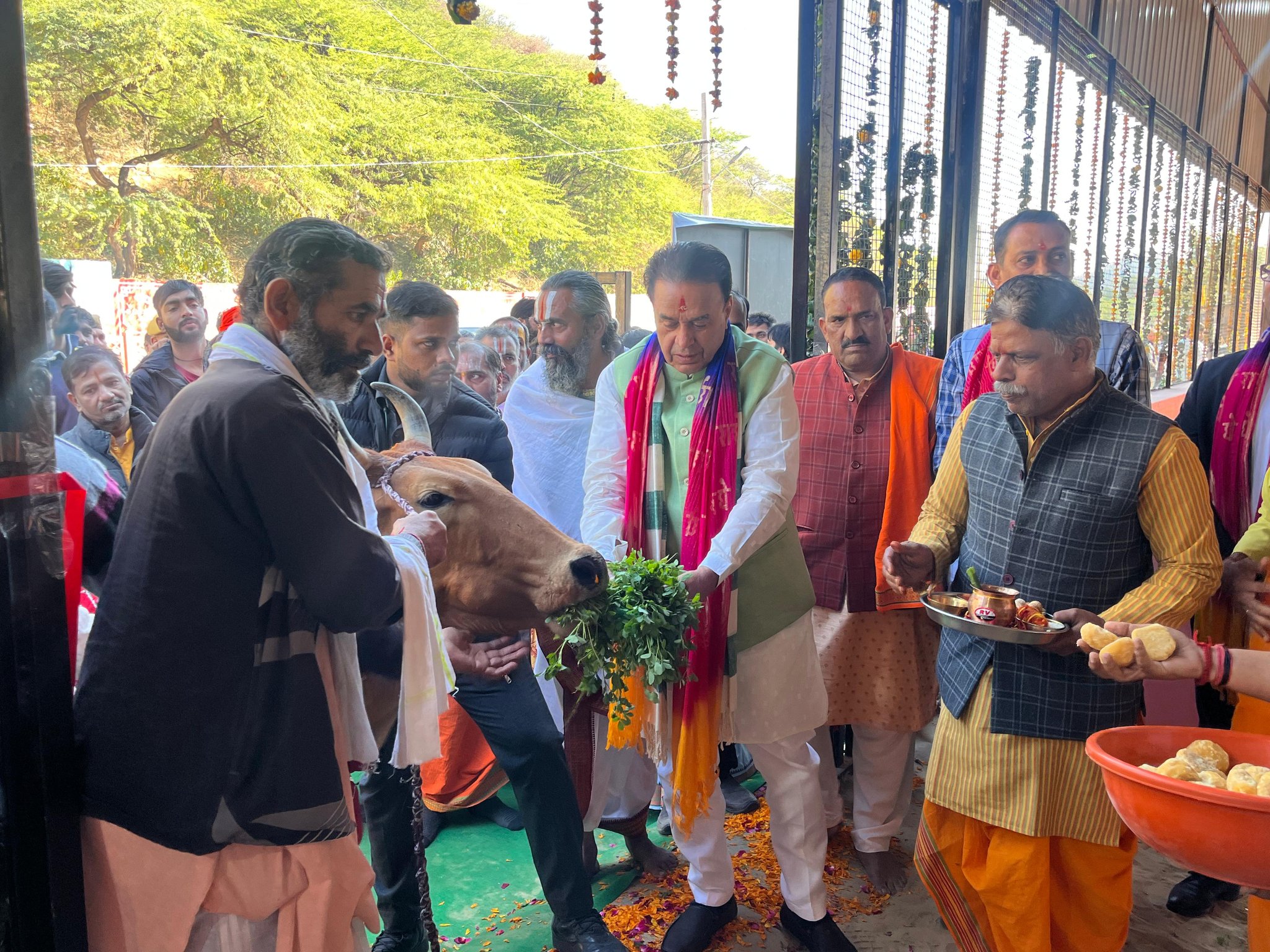 25 लाख के सीएसआर फण्ड से बनी आधुनिक गौशाला का जयपुर प्रभारी मंत्री ने किया लोकार्पण, धरती मां, गौमाता व स्वयं की मां की सेवा करना सर्वोत्तम कार्य -संसदीय कार्य मंत्री 25 लाख के सीएसआर फण्ड से बनी आधुनिक गौशाला का जयपुर प्रभारी मंत्री ने किया लोकार्पण, धरती मां, गौमाता व स्वयं की मां की सेवा करना सर्वोत्तम कार्य -संसदीय कार्य मंत्री