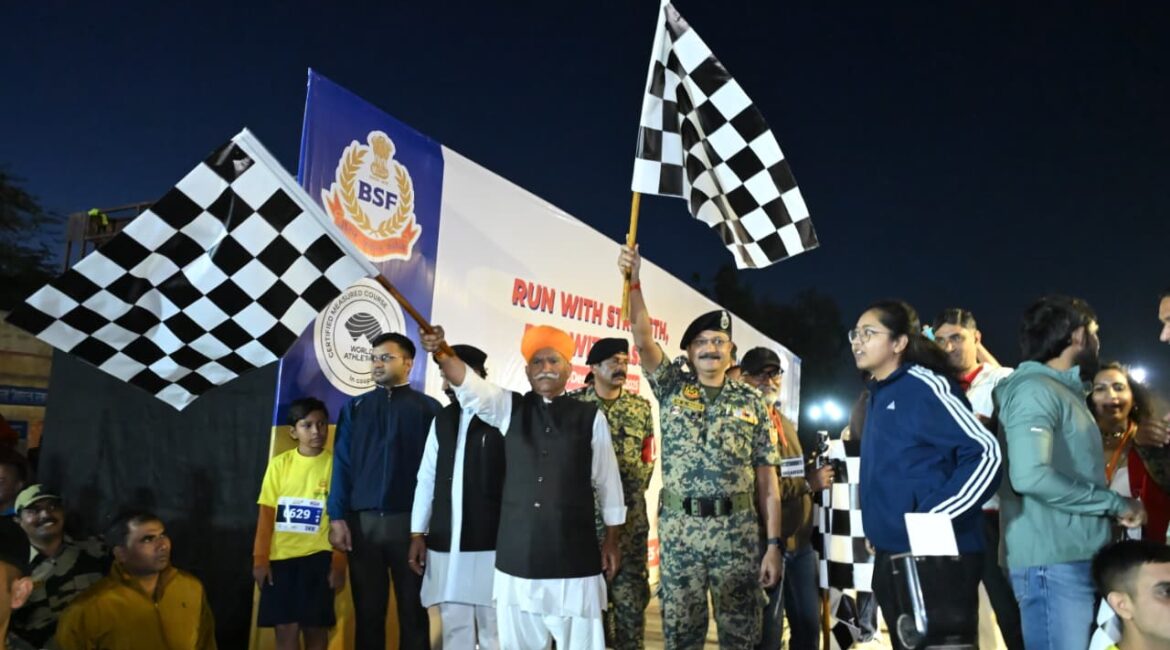 जैसलमेर बॉर्डर पर BSF 21 किमी तक मैराथन, 2800 से ज्यादा धावकों ने प्रतिभागियों ने हिस्सा… जैसलमेर बॉर्डर पर BSF 21 किमी तक मैराथन, 2800 से ज्यादा धावकों ने प्रतिभागियों ने हिस्सा…