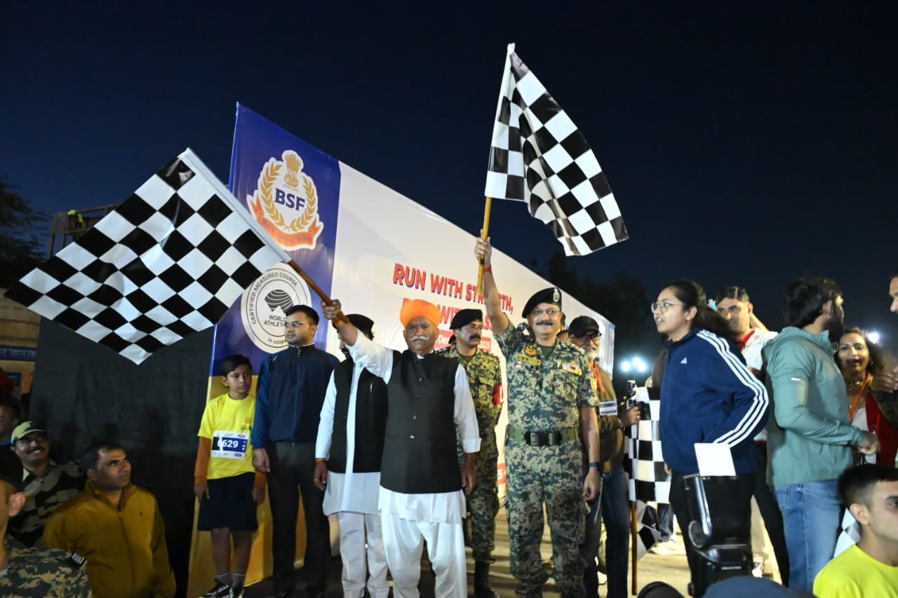 जैसलमेर बॉर्डर पर BSF 21 किमी तक मैराथन, 2800 से ज्यादा धावकों ने प्रतिभागियों ने हिस्सा… जैसलमेर बॉर्डर पर BSF 21 किमी तक मैराथन, 2800 से ज्यादा धावकों ने प्रतिभागियों ने हिस्सा…