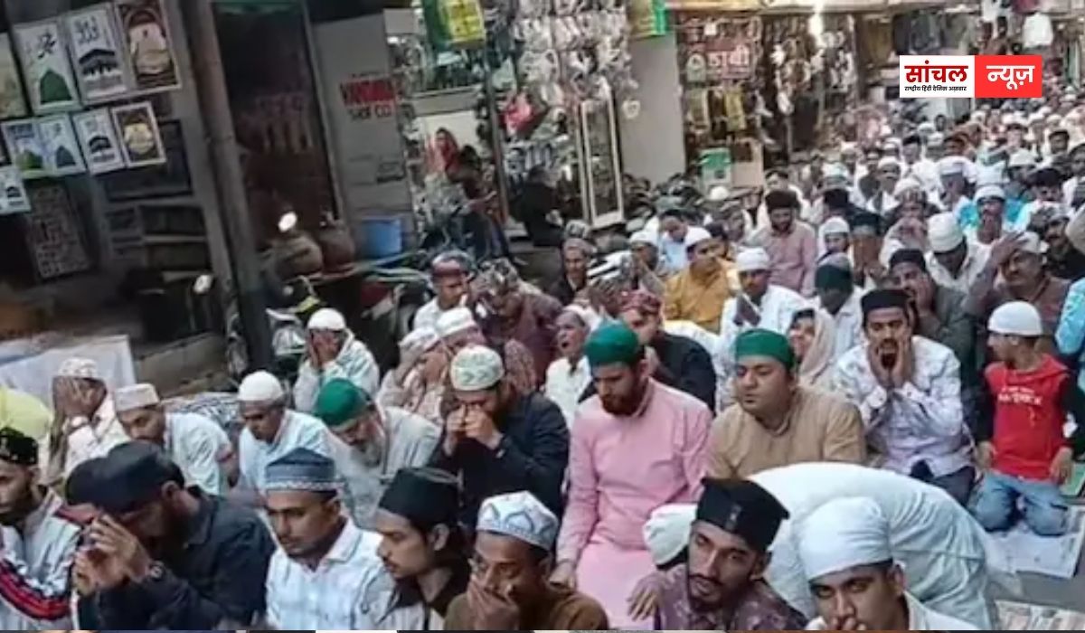 जुम्मे की नमाज के बाद अजमेर दरगाह जुम्मे की नमाज के बाद अजमेर दरगाह जैसी स्थिति, भागते हुए नजर जायरीन; पुलिस ने संभाला मोर्चा जुम्मे की नमाज के बाद अजमेर दरगाह जुम्मे की नमाज के बाद अजमेर दरगाह जैसी स्थिति, भागते हुए नजर जायरीन; पुलिस ने संभाला मोर्चा