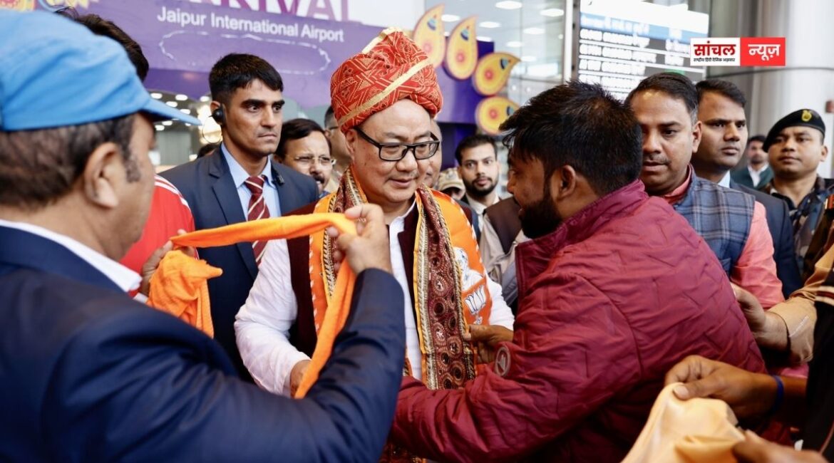 केंद्रीय मंत्री क‍िरेन र‍िज‍िजू चादर लेकर शरीफ दरगाह अजमेर पहुंचे, पीएम मोदी का पढ़ा जाएगा संंदेश