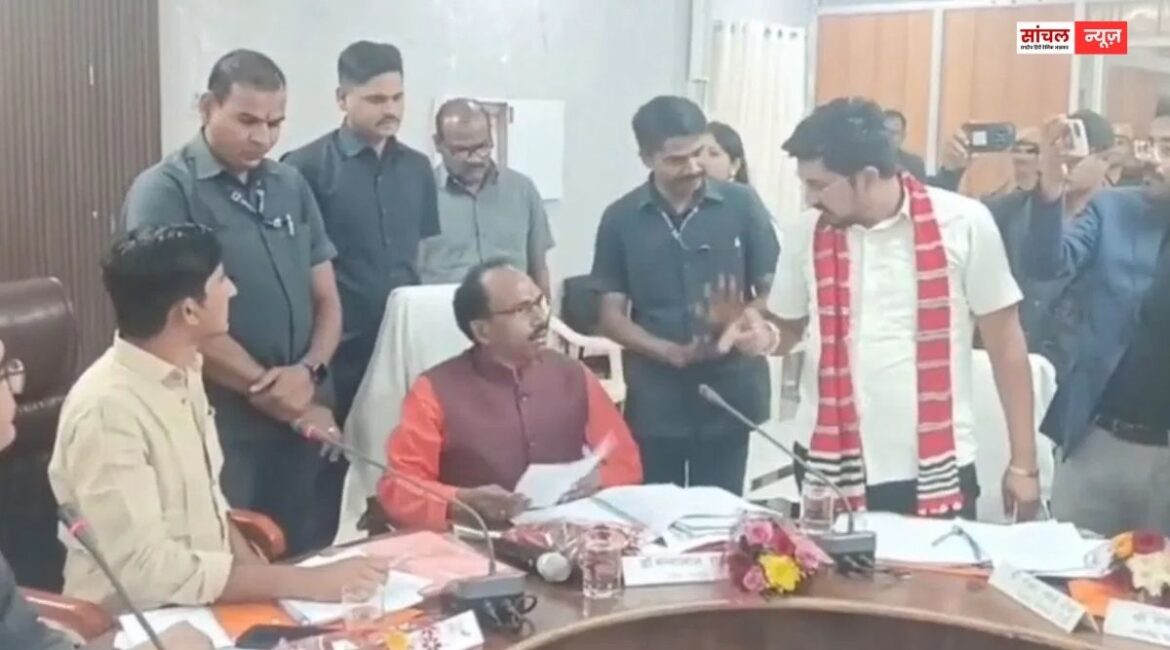 डूंगरपुर में दिशा समिति की बैठक के दौरान बांसवाड़ा-डूंगरपुर सांसद के बीच तीखी बहस, माहौल गर्माया
