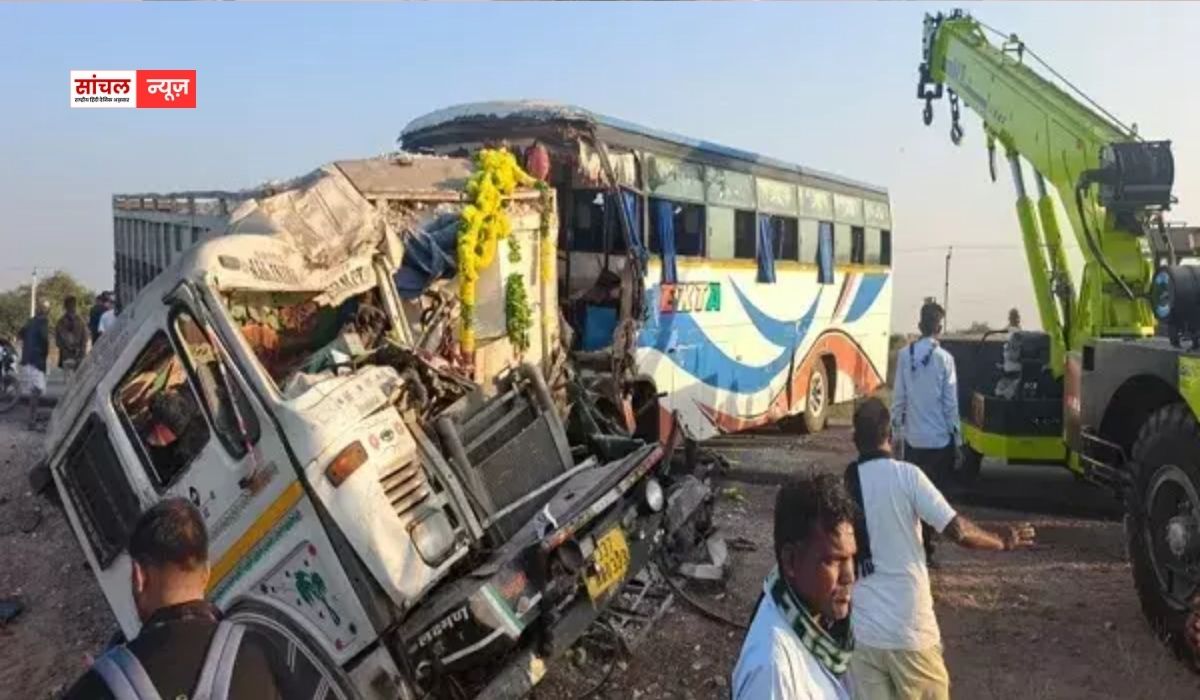 बाबा रामदेव के दर्शन कर लौट रही बस की ट्रक से भीषण टक्कर, हादसे में 4 लोगों की मौत