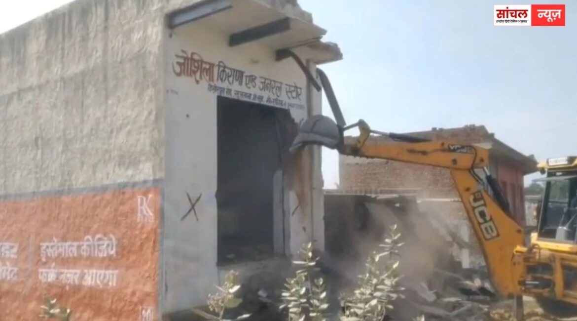 झुंझुनूं के सुलताना कस्बे में अवैध अतिक्रमणों पर बुलडोजर एक्शन से मचा हड़ंकप, आरटीआई कार्यकर्ता की याचिका पर हुआ एक्शन, 9 थानों की पुलिस रही तैनात झुंझुनूं के सुलताना कस्बे में अवैध अतिक्रमणों पर बुलडोजर एक्शन से मचा हड़ंकप, आरटीआई कार्यकर्ता की याचिका पर हुआ एक्शन, 9 थानों की पुलिस रही तैनात