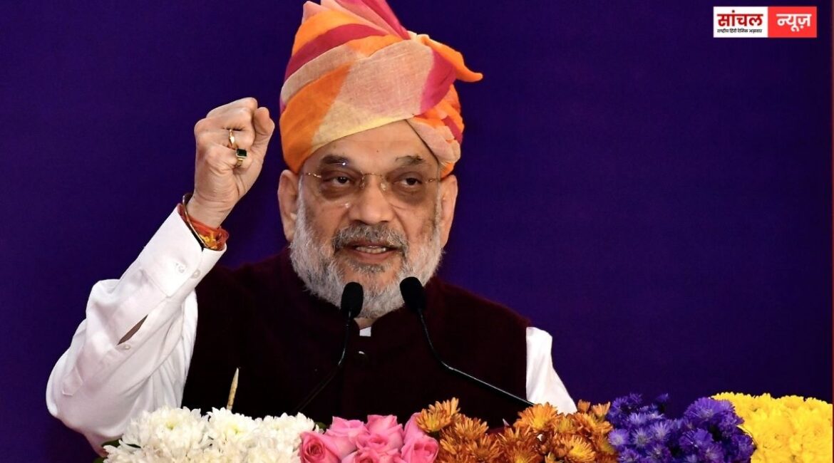 अमित शाह ने नवनियुक्त कांस्टेबलों को बांटे नियुक्ति पत्र, कहा, ”कानून और व्यवस्था को एक नई फॉर्स मिलने जा रही है” अमित शाह ने नवनियुक्त कांस्टेबलों को बांटे नियुक्ति पत्र, कहा, ”कानून और व्यवस्था को एक नई फॉर्स मिलने जा रही है”