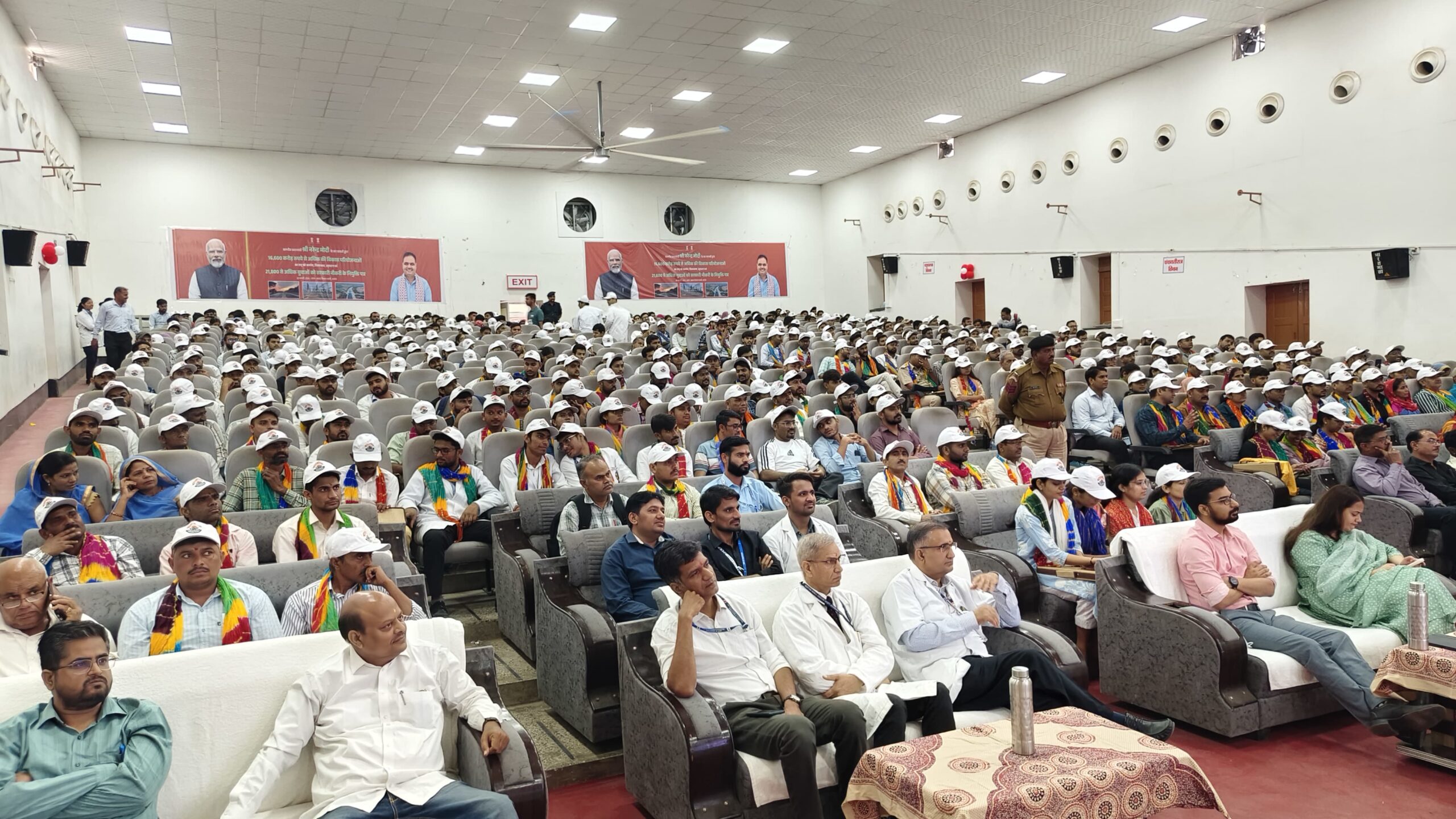 बाड़मेर में मुख्यमंत्री रोजगार उत्सव, युवाओं को सरकारी नौकरी की सौगात बाड़मेर में मुख्यमंत्री रोजगार उत्सव, युवाओं को सरकारी नौकरी की सौगात