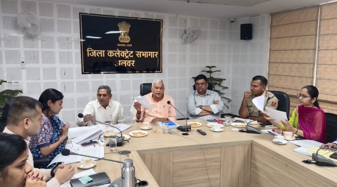 कृषि मंत्री ने ली अलवर एवं खैरथल-तिजारा जिले के अधिकारियों की समीक्षा बैठक
