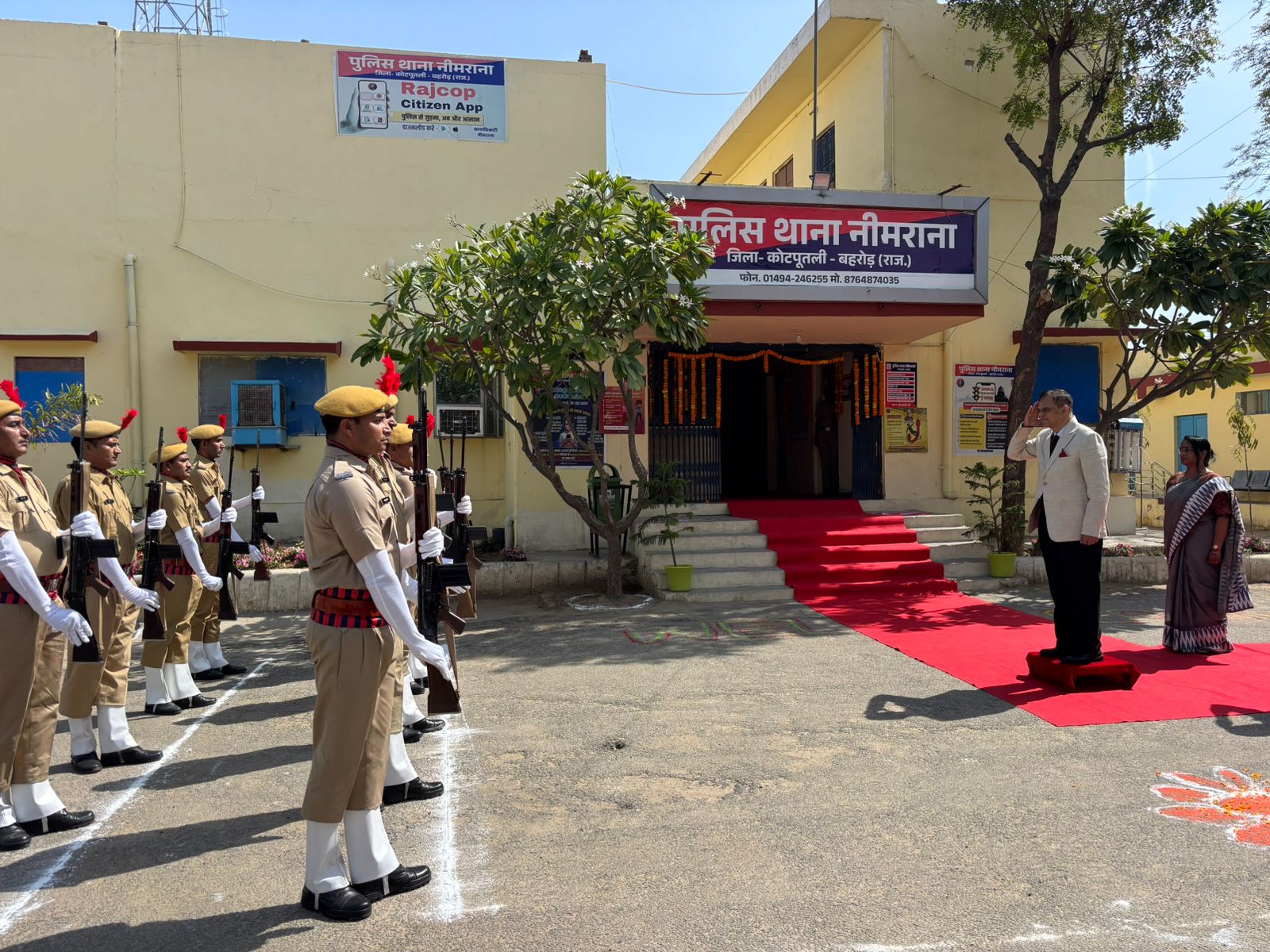 मुख्य सचिव ने नीमराना थाना का किया निरीक्षण व्यवस्थाओं की सराहना की मुख्य सचिव ने नीमराना थाना का किया निरीक्षण व्यवस्थाओं की सराहना की