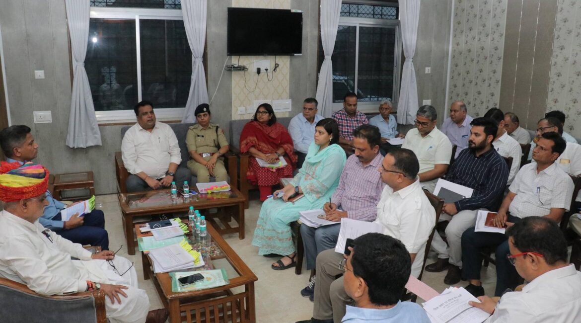 जिला प्रभारी मंत्री खर्रा व जिला प्रभारी सचिव पी रमेश ने जिला स्तरीय अधिकारियों की ली बैठक, समयबद्ध एवं प्रभावी क्रियान्वयन के दिए निर्देश जिला प्रभारी मंत्री खर्रा व जिला प्रभारी सचिव पी रमेश ने जिला स्तरीय अधिकारियों की ली बैठक, समयबद्ध एवं प्रभावी क्रियान्वयन के दिए निर्देश