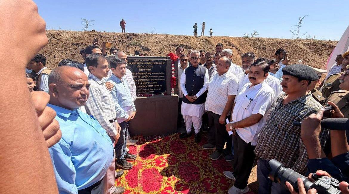 सिक्किम राज्यपाल ओमप्रकाश माथुर ने रखी फुटिया बांध रेजिंग व जिर्णोद्द्वार कार्यो की आधार शिला सिक्किम राज्यपाल ओमप्रकाश माथुर ने रखी फुटिया बांध रेजिंग व जिर्णोद्द्वार कार्यो की आधार शिला