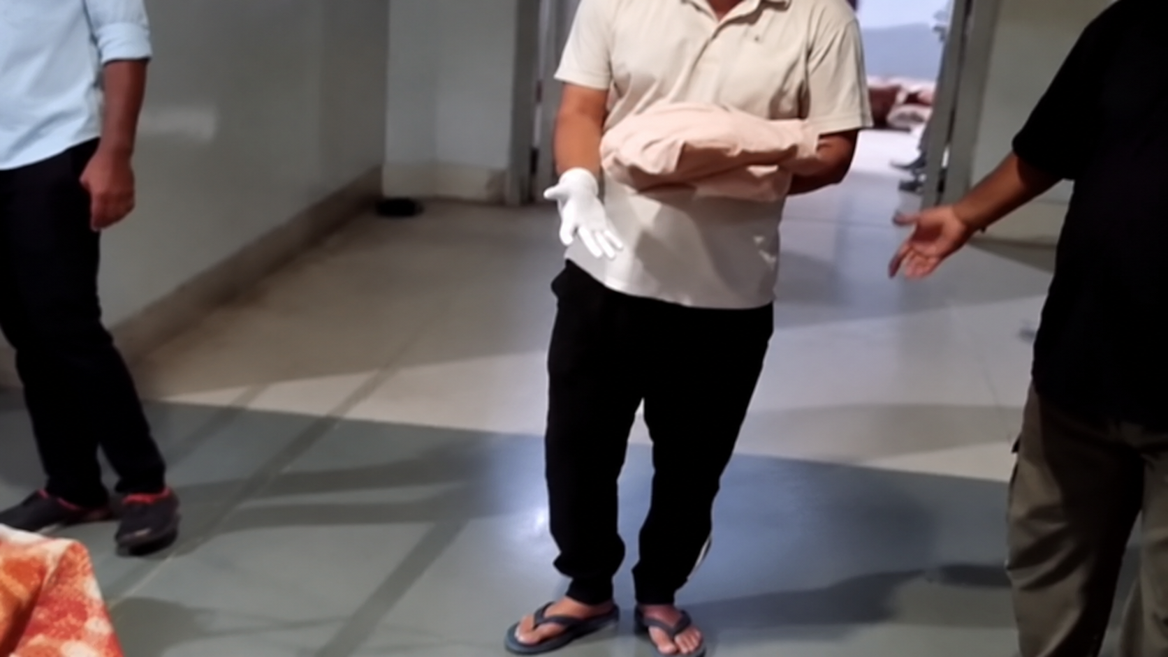 पाली में एक दिन की नवजात को अस्पताल में छोड़ गए परिजन: तीन दिन बाद मौत, शव लेने भी नहीं पहुंचे; नर्सिंग ऑफिसर की आंखें भर आईं पाली में एक दिन की नवजात को अस्पताल में छोड़ गए परिजन: तीन दिन बाद मौत, शव लेने भी नहीं पहुंचे; नर्सिंग ऑफिसर की आंखें भर आईं